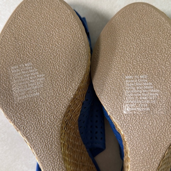 Apt. 9 Blue bow platform wedges 7 1/2 MED with stickers still on - Picture 5 of 6